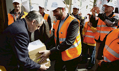 Die Übergabe der SEV-Petition «gegen Gewalt im öffentlichen Verkehr» mit rund 10 000 Unterschriften am 27. März 2006 an Uvek-Generalsekretär Hans Werder trug dazu bei, dass 2007 gesetzlich verankert wurde, dass Übergriffe gegen öV-Mitarbeitende von Amtes wegen verfolgt werden müssen (heutiger Art. 59 PBG).