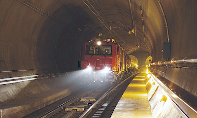 Lösch- und Rettungszug (LRZ) im Gotthard-Basistunnel. © SBB